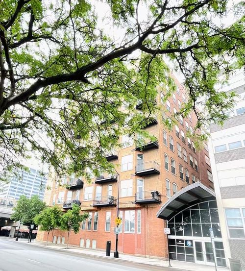 apt-243-500 S Clinton St, Chicago, IL, 60607-0004 | Card Image