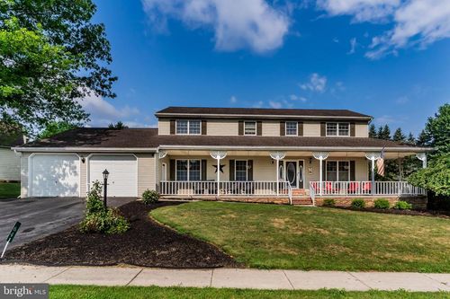 64 S Pin Oak Dr, BOILING SPRINGS, PA, 17007-9411 | Card Image