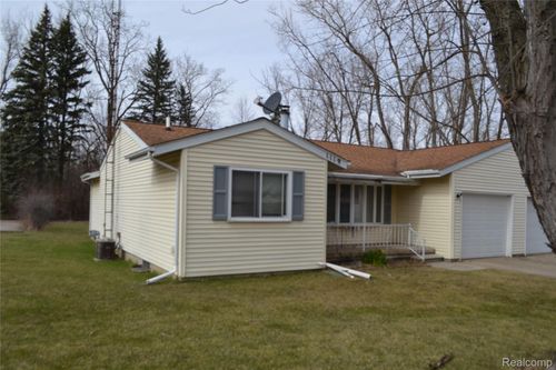 1119 River Valley Dr, Flint, MI, 48532-2927 | Card Image