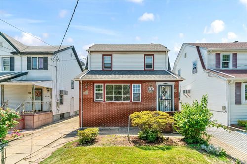 8952 218th Street, New York, NY, 11427 | Card Image
