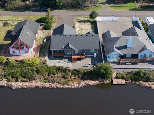 673 Island Cir Se, Ocean Shores, WA, 98569-9470 | Card Image