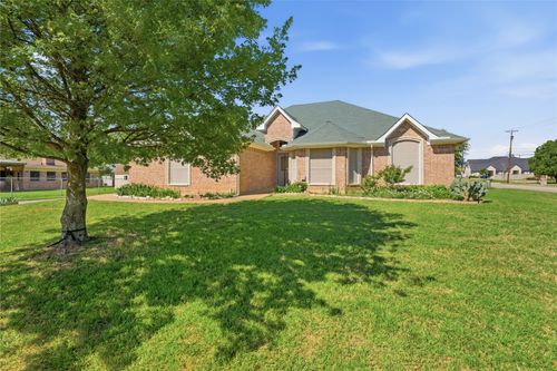 7451 Stonybrooke Dr, North Richland Hills, TX, 76182-6161 | Card Image