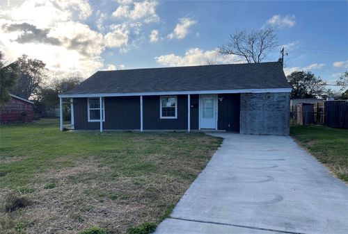 123 Burnet St, Port Lavaca, TX, 77979-2610 | Card Image
