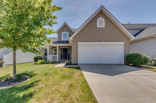 206 Pecan Bluffs Dr, Wentzville, MO, 63385-4805 | Card Image