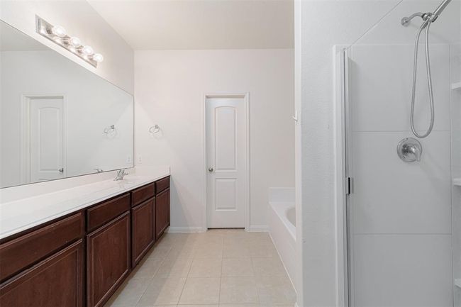 Primary bath. | Image 16