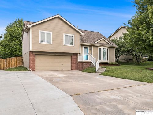 1704 Southview Dr, Papillion, NE, 68046-4266 | Card Image