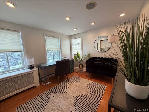 2c-117 Main St, Huntington, NY, 11743 | Card Image