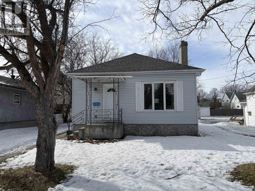 605 Crowe Ave, Fort Frances, ON, P9A2L5 | Card Image