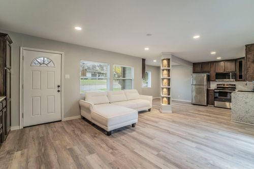 1704 Hillside Dr, River Oaks, TX, 76114-2111 | Card Image