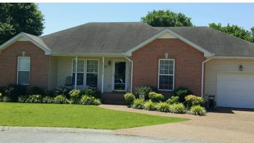 111 Edgeview Ct, Hendersonville, TN, 37075-6411 | Card Image