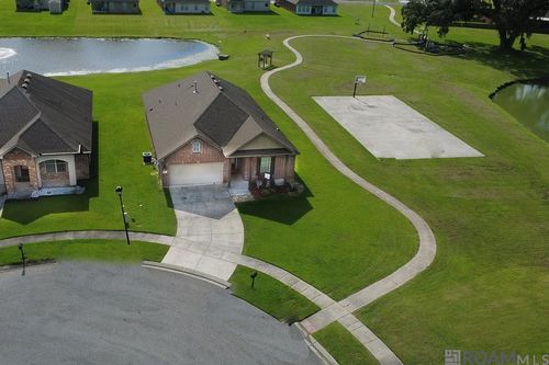 11383 Legacy Oaks Ln, Gonzales, LA, 70737-6597 | Card Image