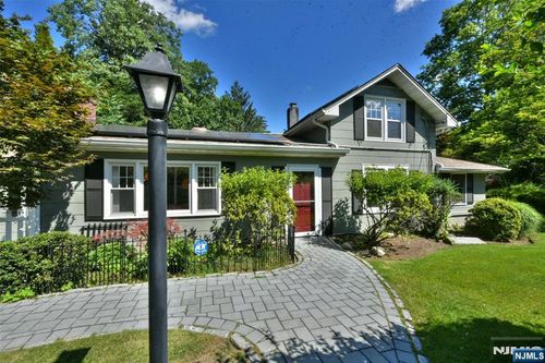 161 Crescent Ave, Waldwick, NJ, 07463-1351 | Card Image
