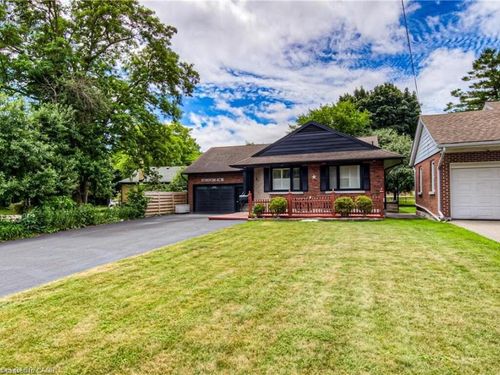 271 Bedford Rd, Kitchener, ON, N2G3A7 | Card Image