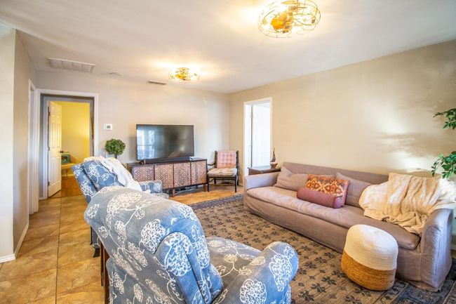 148 Pony Express Trl, House other with 3 bedrooms, 2 bathrooms and null parking in Buffalo Springs TX | Image 6