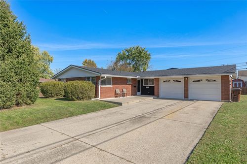 1324 Mapleridge Dr, Fairborn, OH, 45324-3523 | Card Image