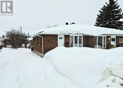 125 Pozzebon Cres, Sault Ste. Marie, ON, P6C6B4 | Card Image