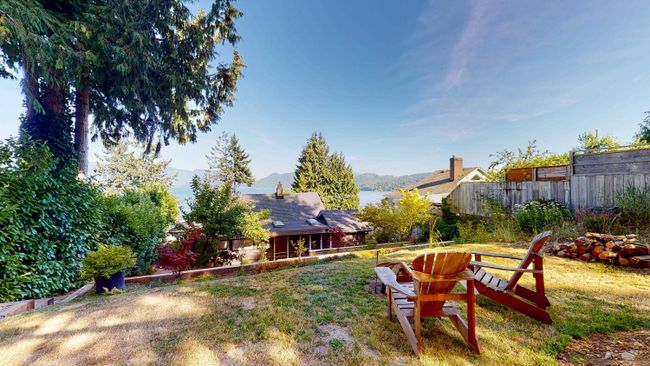 1231 Marine Drive, House other with 3 bedrooms, 2 bathrooms and 4 parking in Gibsons BC | Image 3