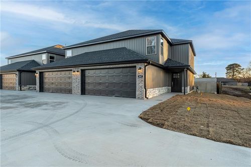 507 W Arkansas St, Gentry, AR, 72734-9422 | Card Image