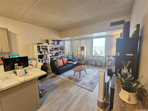 3907-411 Hobron Ln, Honolulu, HI, 96815-1220 | Card Image