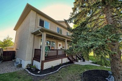 2417 53 Ave Sw, Home with 4 bedrooms, 2 bathrooms and 2 parking in Calgary AB | Image 3