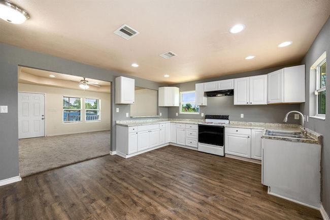 570 County Road 3558, House other with 4 bedrooms, 3 bathrooms and null parking in Cleveland TX | Image 8