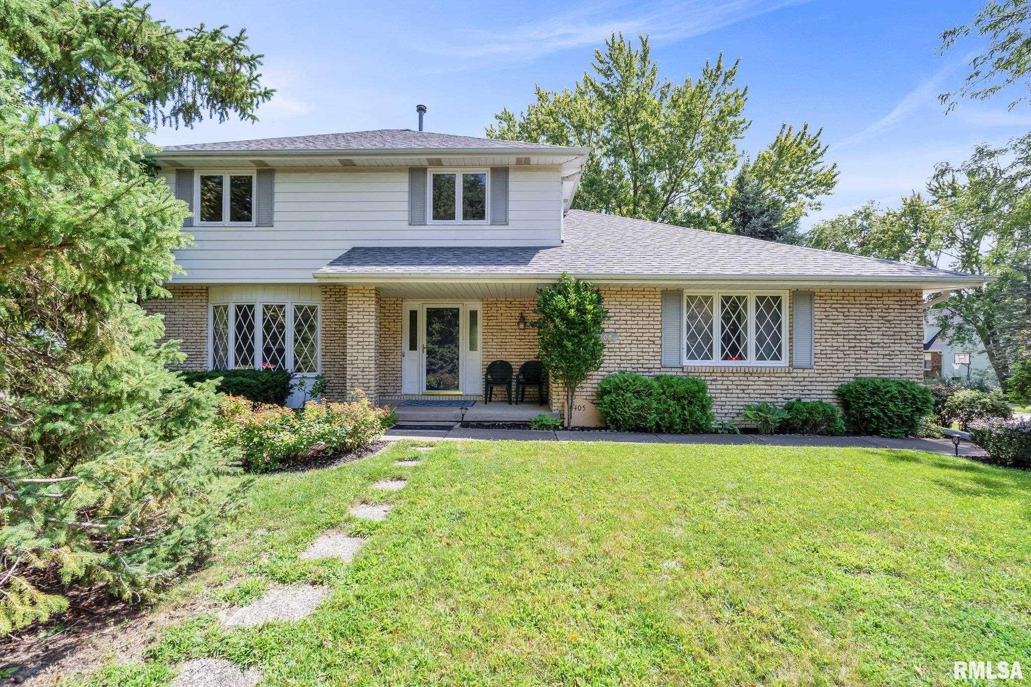 Amesbury Dr, Bettendorf, IA 52722