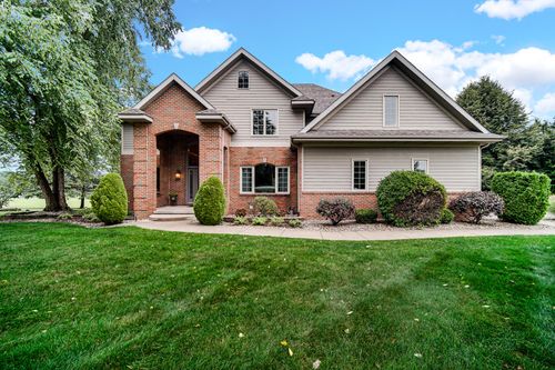 421 Chadwick Cir, Valparaiso, IN, 46385-8080 | Card Image