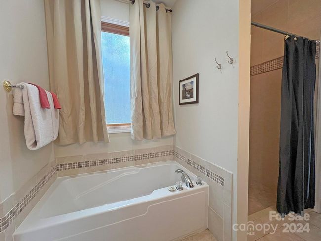 Primary Bedroom (Adjoining Bath) | Image 23