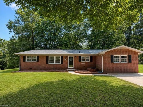 364 Sherwood Forest Dr, North Wilkesboro, NC, 28659-8011 | Card Image