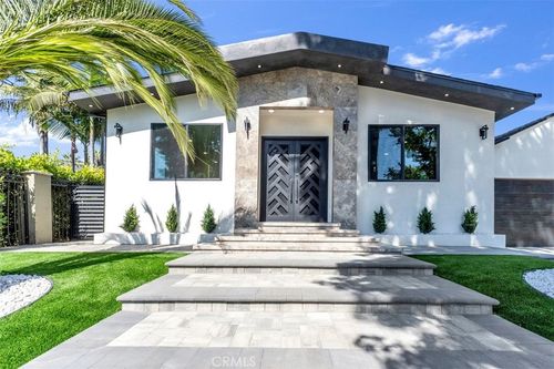 6631 Bellaire Ave, North Hollywood, CA, 91606-1204 | Card Image