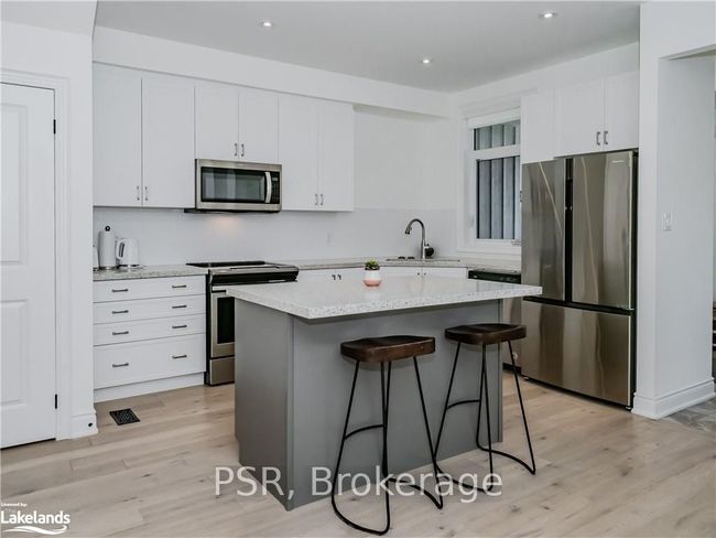 51 Rockmount Cres, House attached with 3 bedrooms, 3 bathrooms and 2 parking in Gravenhurst ON | Image 11
