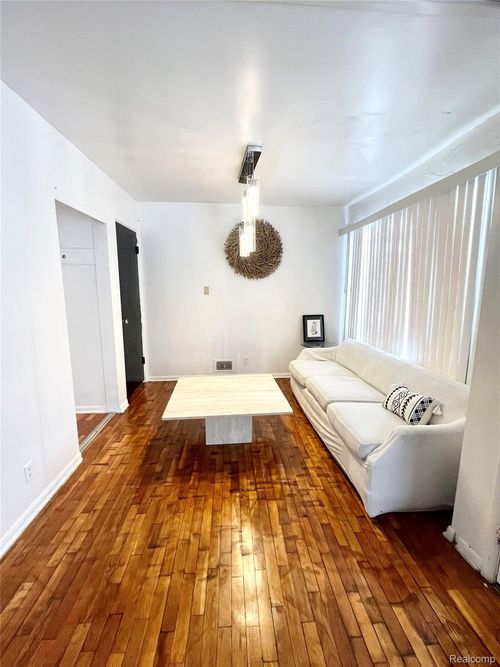 3802 Milbourne Ave, Flint, MI, 48504-3501 | Card Image