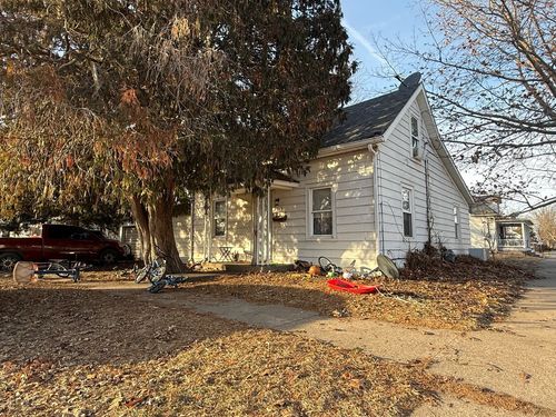 213 Ne 4th St, Aledo, IL, 61231-1234 | Card Image