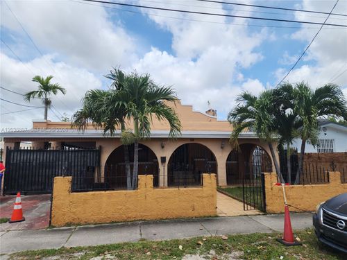 26 Nw 24th Ct, Miami, FL, 33125-5230 | Card Image