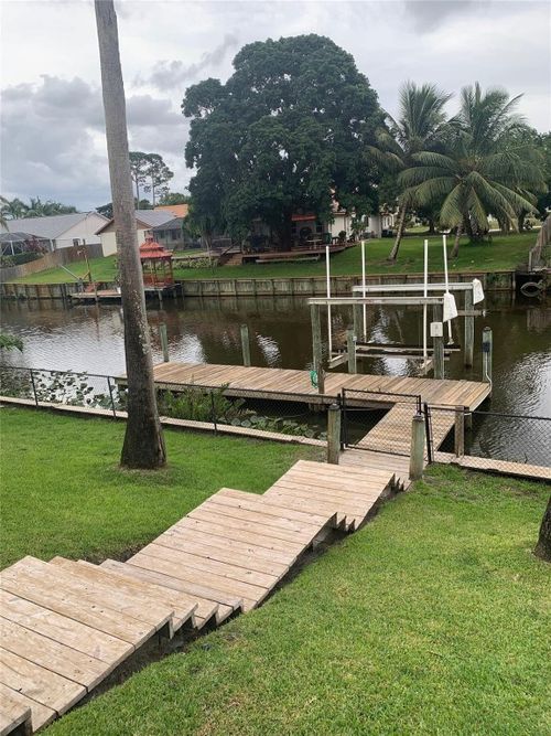 158 Ne Twylite Ter, Port St Lucie, FL, 34983-1247 | Card Image