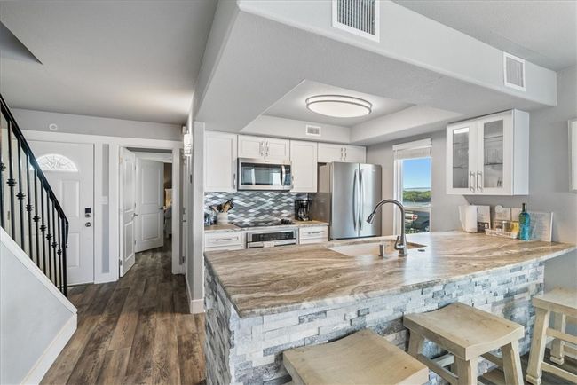 APT-101 - 2292 N Fulton Beach Rd, Condo with 3 bedrooms, 3 bathrooms and null parking in Rockport TX | Image 7