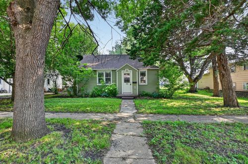 306 2nd Ave Ne, Glenwood, MN, 56334-1308 | Card Image