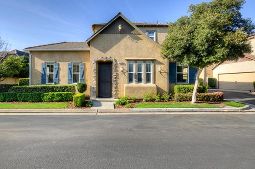 3838 Moody Ln, Clovis, CA, 93619-5057 | Card Image