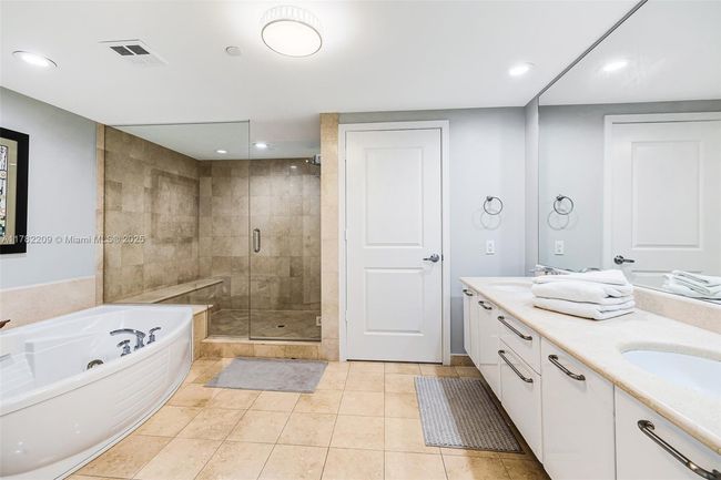 APT-1202 - 3101 S Ocean Dr, Condo with 3 bedrooms, 3 bathrooms and null parking in Hollywood FL | Image 24