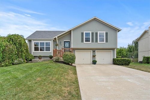 17323 Jessica St, Gardner, KS, 66030-9219 | Card Image