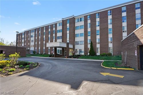 2-3066 Kent Road, Stow, OH, 44224 | Card Image