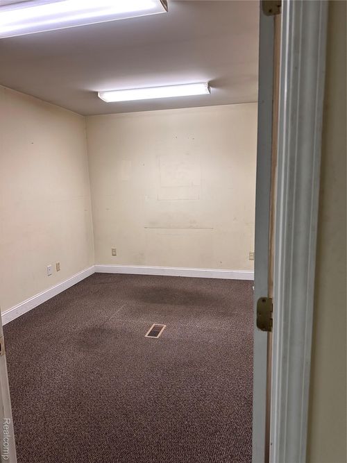 5431 Lapeer Rd, Kimball, MI, 48074-1428 | Card Image