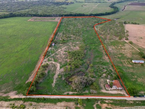 1236 County Road 7611, Devine, TX, 78016-5146 | Card Image