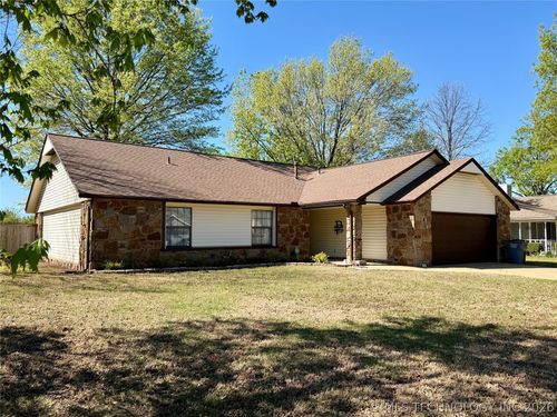 1807 4th St, Wagoner, OK, 74467-4801 | Card Image