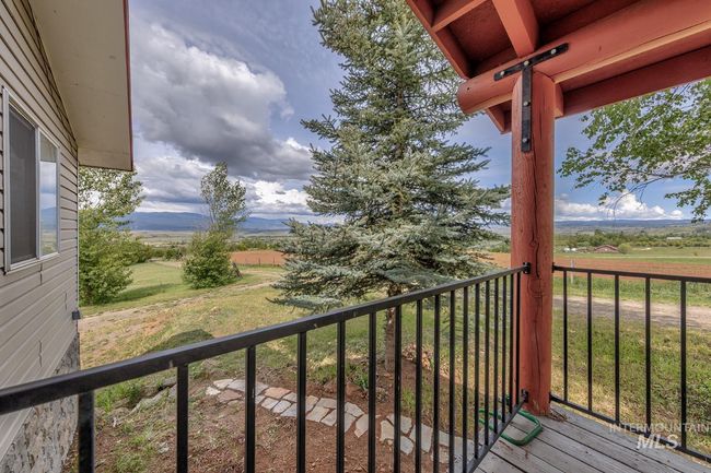 2445 Orchard Rd, House other with 4 bedrooms, 3 bathrooms and 4 parking in Council ID | Image 5