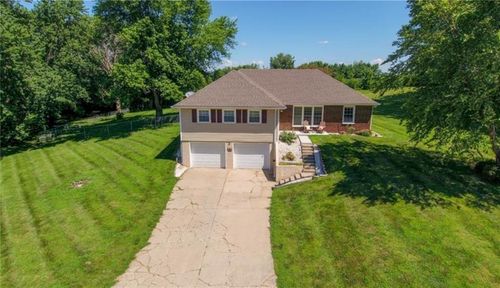 2 Tara Ln, Faucett, MO, 64448-9117 | Card Image