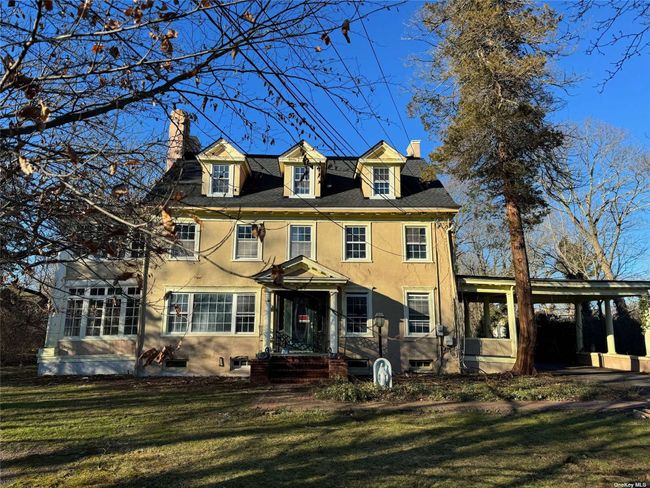 407 Middle Road, House other with 6 bedrooms, 4 bathrooms and null parking in Bayport NY | Image 2
