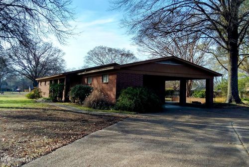 311 S Macarthur Cir, Indianola, MS, 38751-2260 | Card Image