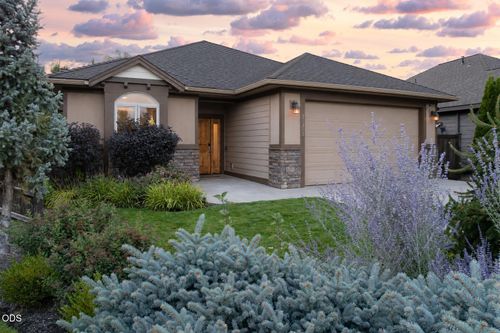 21302 Ne Brooklyn Ct, Bend, OR, 97701-7289 | Card Image