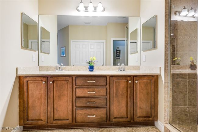 Dual sinks | Image 28